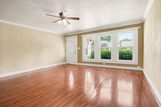 407 W 4th Street, Kaufman, TX 75142