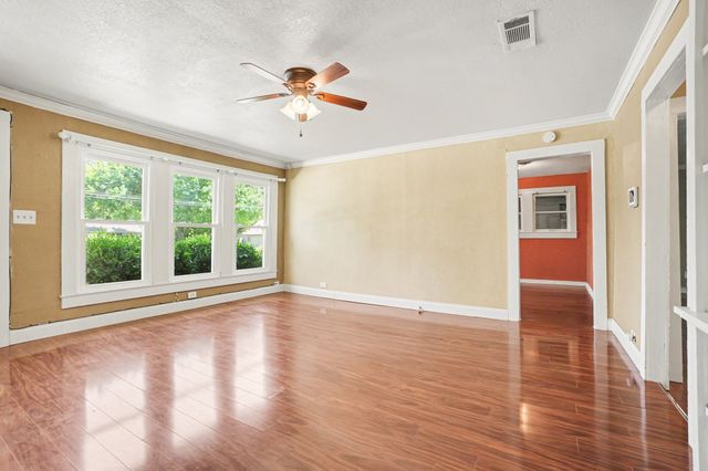407 W 4th Street, Kaufman, TX 75142