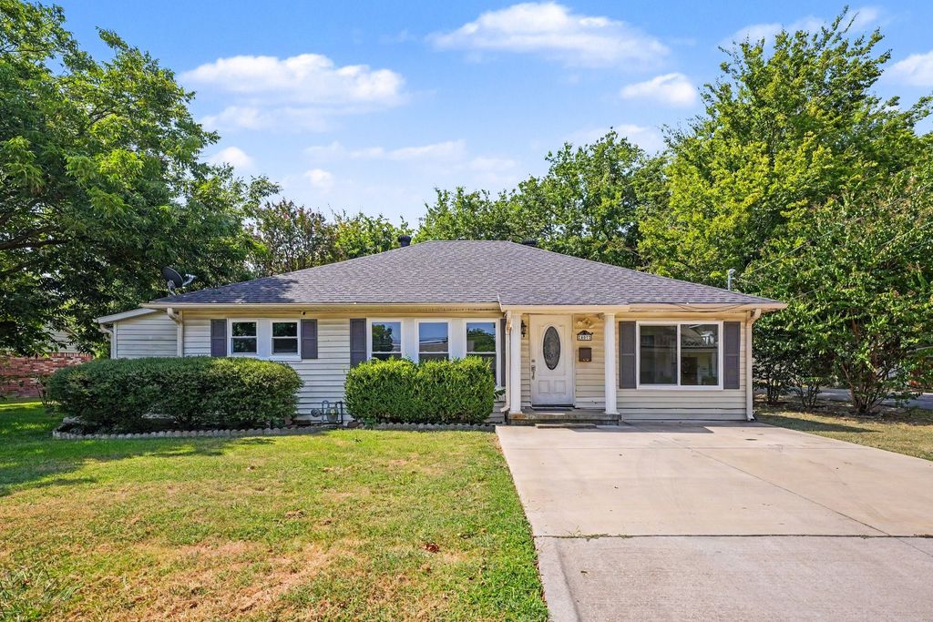 407 W 4th Street, Kaufman, TX 75142