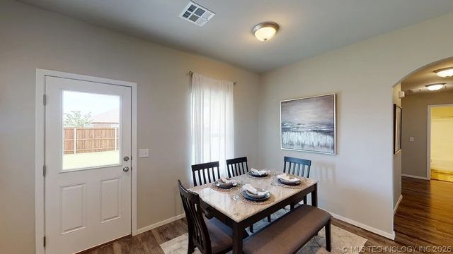 1612 E Gary Street, Broken Arrow, OK 74012