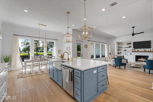 10946 Whispering Path Drive, Shreveport, LA 71106