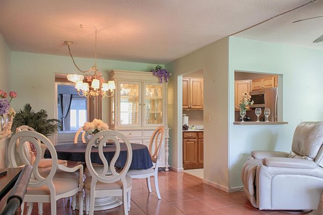 880 Horizons W 102, Boynton Beach, FL 33435
