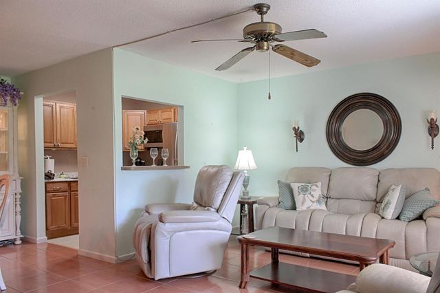 880 Horizons W 102, Boynton Beach, FL 33435