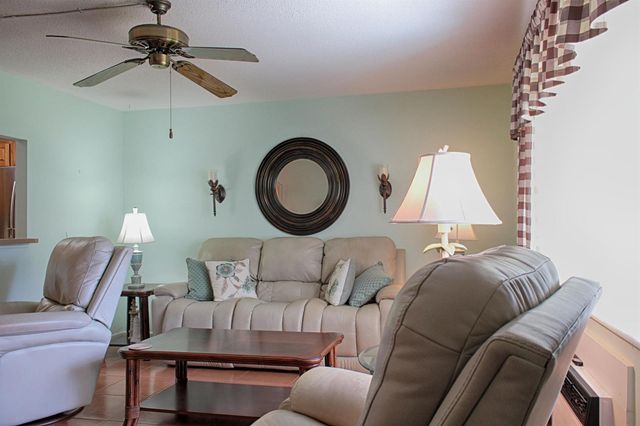 880 Horizons W 102, Boynton Beach, FL 33435