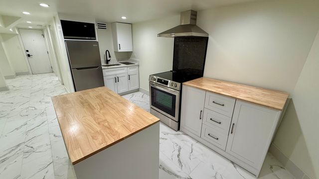 1906 W 34th Place G, Chicago, IL 60608