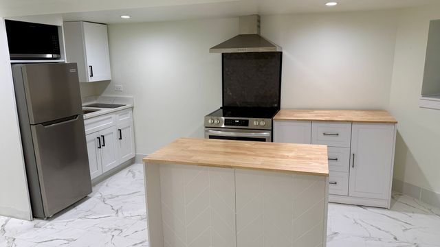 1906 W 34th Place G, Chicago, IL 60608