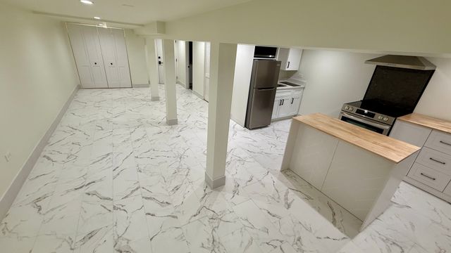 1906 W 34th Place G, Chicago, IL 60608