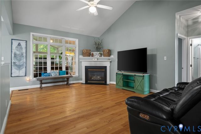 12413 Petersburg St, Chester, VA 23831