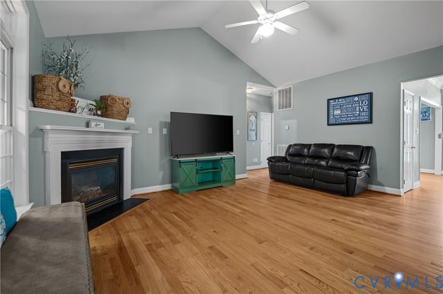 12413 Petersburg St, Chester, VA 23831