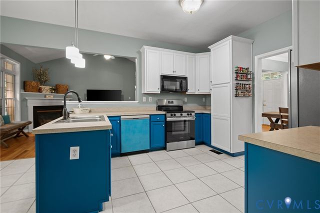 12413 Petersburg St, Chester, VA 23831