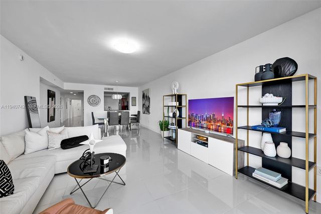 3330 NE 190th St 1217, Aventura, FL 33180