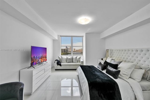 3330 NE 190th St 1217, Aventura, FL 33180