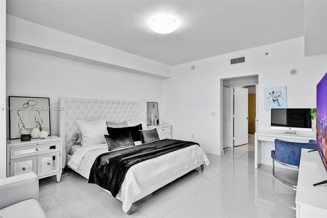 3330 NE 190th St 1217, Aventura, FL 33180