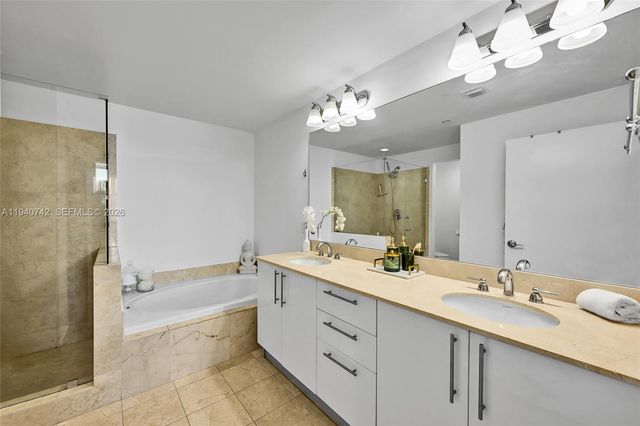 3330 NE 190th St 1217, Aventura, FL 33180