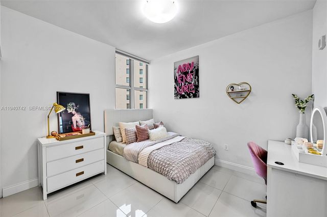 3330 NE 190th St 1217, Aventura, FL 33180