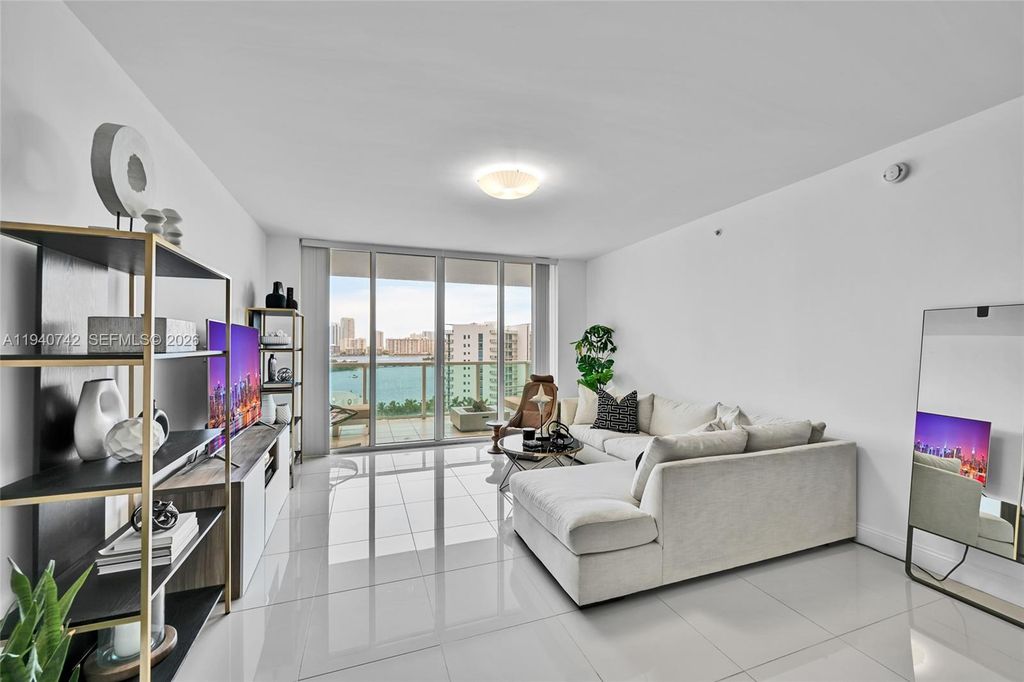 3330 NE 190th St 1217, Aventura, FL 33180