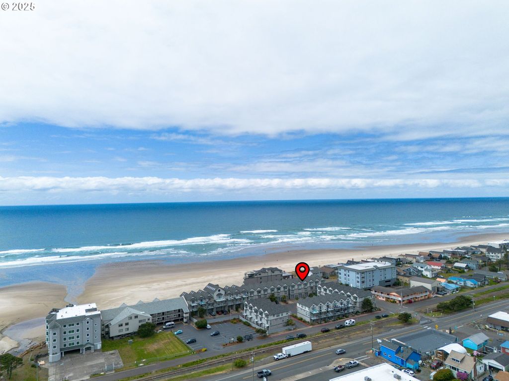 260 N PACIFIC St, Rockaway Beach, OR 97136