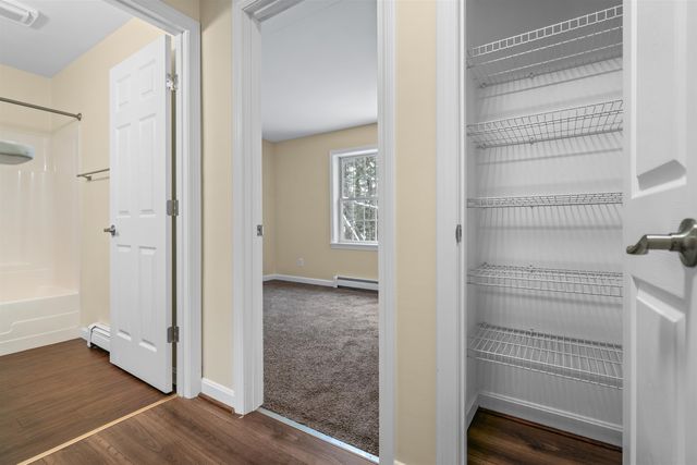 1029 S Mammoth Rd Unit 7, Manchester, NH 03109