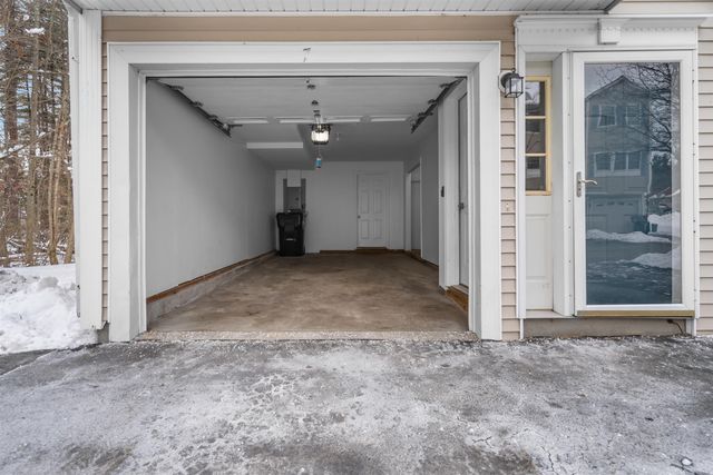 1029 S Mammoth Rd Unit 7, Manchester, NH 03109