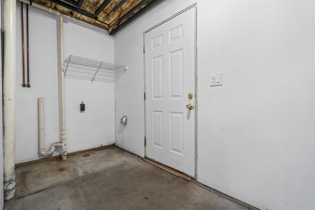 1029 S Mammoth Rd Unit 7, Manchester, NH 03109