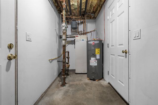 1029 S Mammoth Rd Unit 7, Manchester, NH 03109