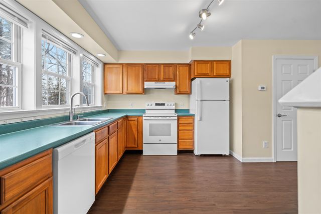 1029 S Mammoth Rd Unit 7, Manchester, NH 03109