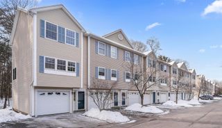 1029 S Mammoth Rd Unit 7, Manchester, NH 03109