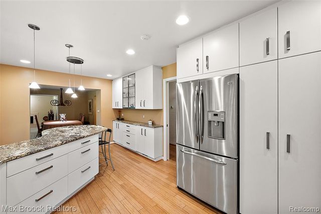 30400 Woodhaven Lane, Beverly Hills, MI 48025