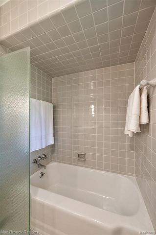 30400 Woodhaven Lane, Beverly Hills, MI 48025