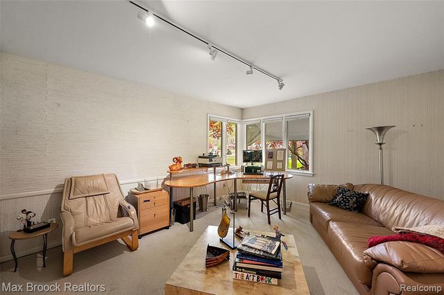 30400 Woodhaven Lane, Beverly Hills, MI 48025