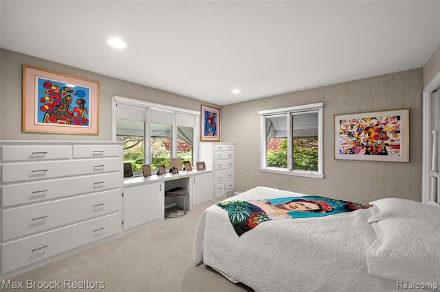 30400 Woodhaven Lane, Beverly Hills, MI 48025