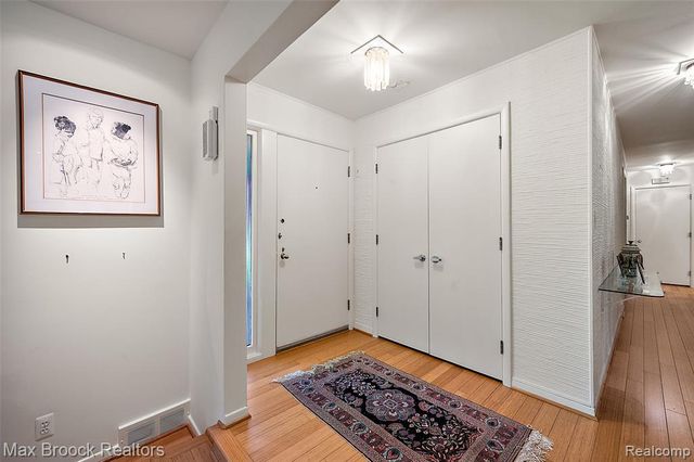 30400 Woodhaven Lane, Beverly Hills, MI 48025