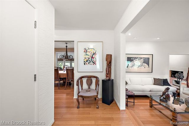 30400 Woodhaven Lane, Beverly Hills, MI 48025