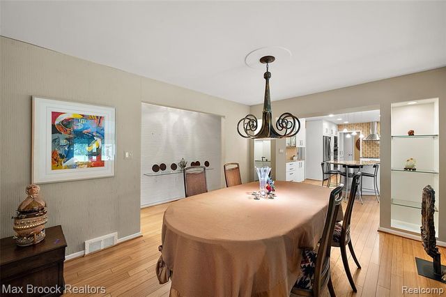 30400 Woodhaven Lane, Beverly Hills, MI 48025
