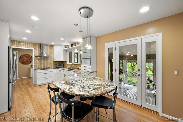 30400 Woodhaven Lane, Beverly Hills, MI 48025