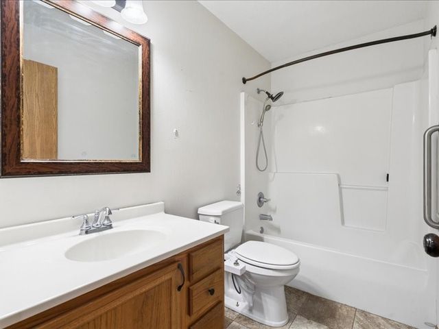 1515 48th, Marion, IA 52302