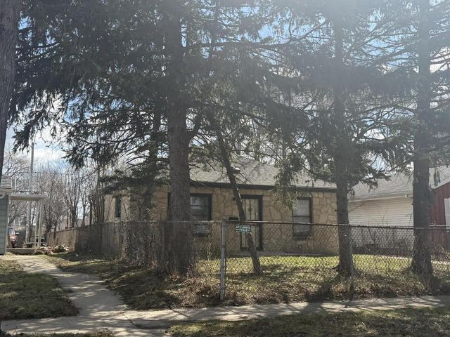 5858 N 80th STREET, Milwaukee, WI 53218