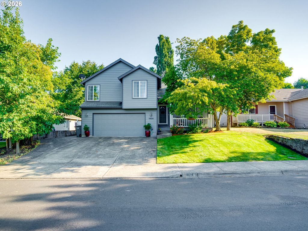 Image 1 of property listing at 1824 Nw POPPY HILLS Dr, Mc Minnville, OR 97128