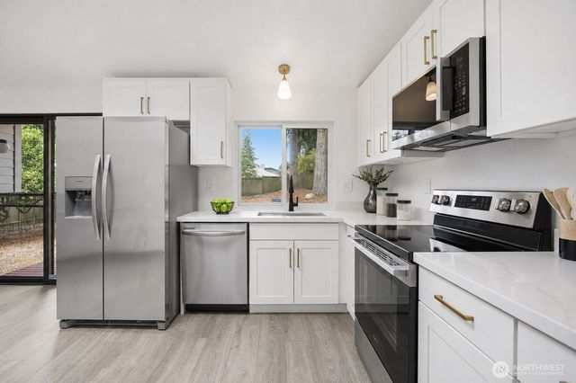 15724 SE 46th Way, Bellevue, WA 98006