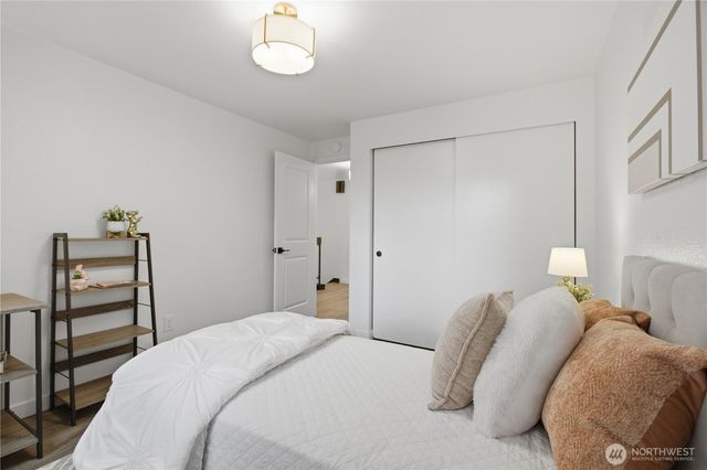 15724 SE 46th Way, Bellevue, WA 98006