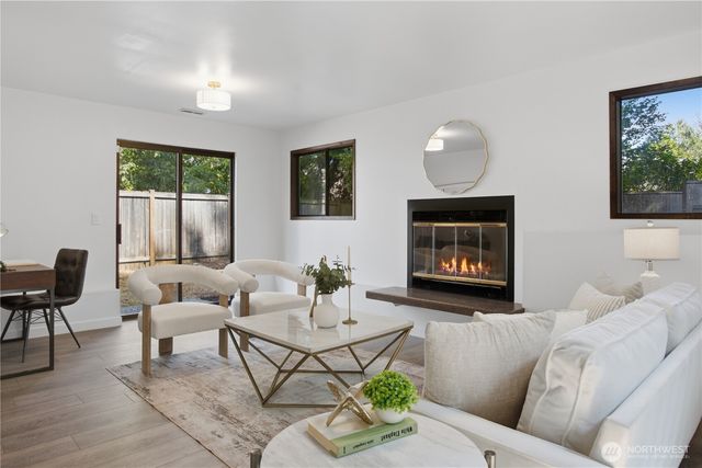 15724 SE 46th Way, Bellevue, WA 98006