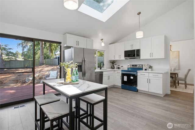 15724 SE 46th Way, Bellevue, WA 98006