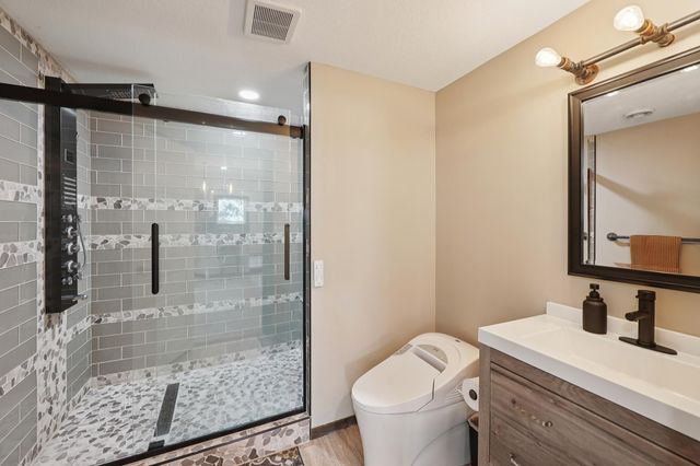 16868 Reeder Ridge, Eden Prairie, MN 55347