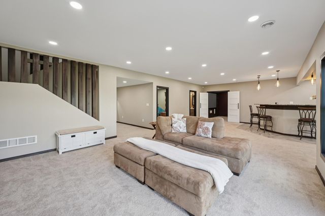 16868 Reeder Ridge, Eden Prairie, MN 55347