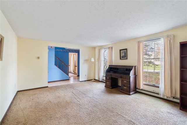 72 Thistlewood Lane, Ogden, NY 14559