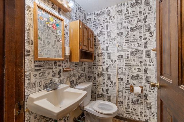 72 Thistlewood Lane, Ogden, NY 14559