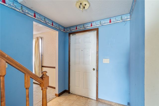 72 Thistlewood Lane, Ogden, NY 14559