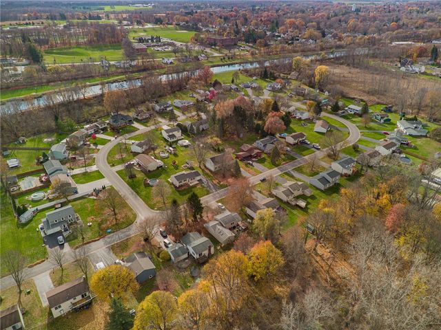 72 Thistlewood Lane, Ogden, NY 14559