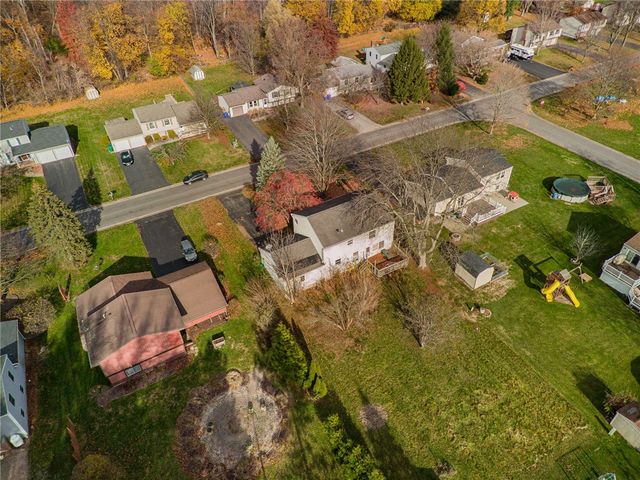 72 Thistlewood Lane, Ogden, NY 14559