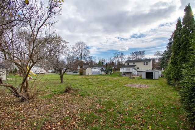 72 Thistlewood Lane, Ogden, NY 14559